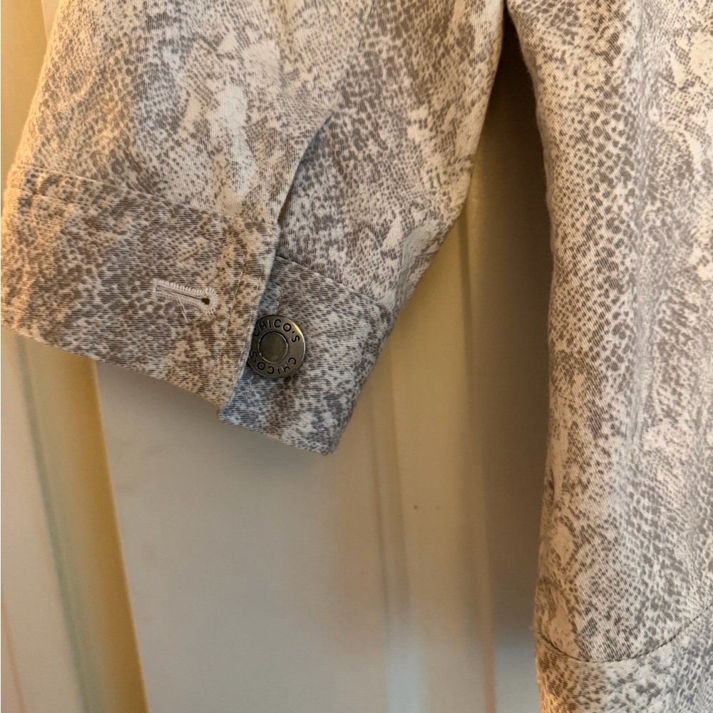 Chico's Snakeskin print (gray) Jacket Chico’s size 3 /US XL - Picture 5 of 10